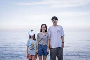 【フォト】ハン・ヘジン＆奇誠庸、娘と夏の海を満喫…ラブリーな家族