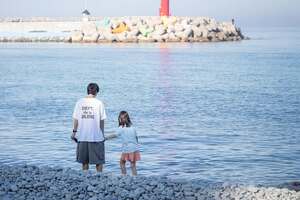 【フォト】ハン・ヘジン＆奇誠庸、娘と夏の海を満喫…ラブリーな家族