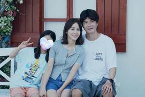 【フォト】ハン・ヘジン＆奇誠庸、娘と夏の海を満喫…ラブリーな家族