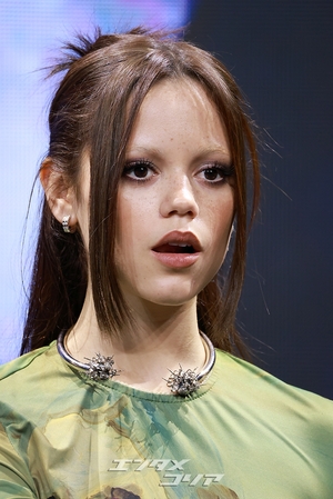 【フォト】ジェナ・オルテガ＆エマ・マイヤーズ「一緒に楽しく」