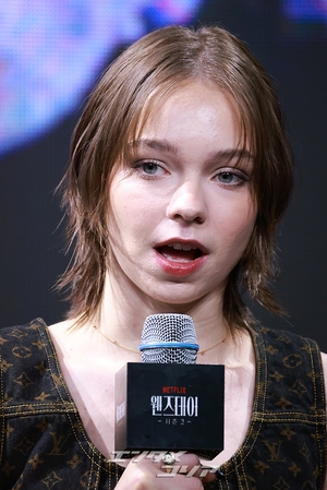 【フォト】ジェナ・オルテガ＆エマ・マイヤーズ「一緒に楽しく」