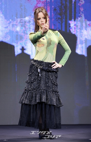 【フォト】『ウェンズデー』シーズン2のジェナ・オルテガ、独特のファッションをした美女