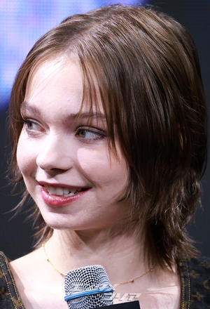 【フォト】ティム・バートン＆ジェナ・オルテガ＆エマ・マイヤーズ訪韓、「『ウェンズデー』シーズン2で会いましょう」