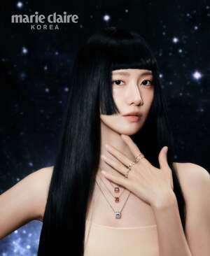 【フォト】本当に少女時代ユナ…？　破格のヘアスタイルと「錯視ドレス」で魅惑的な美しさ発散