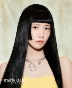 【フォト】本当に少女時代ユナ…？　破格のヘアスタイルと「錯視ドレス」で魅惑的な美しさ発散