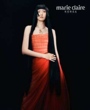 【フォト】本当に少女時代ユナ…？　破格のヘアスタイルと「錯視ドレス」で魅惑的な美しさ発散