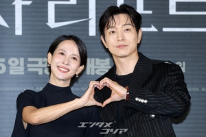 【フォト】シックな黒コーデのチョ・ヨジョン＆チョン・ソンイル主演『殺人者リポート』制作報告会