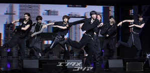 【フォト】AMPERS＆ONE、堂々とした自信あふれるステージ