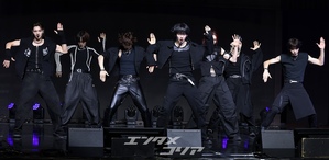 【フォト】AMPERS＆ONE、堂々とした自信あふれるステージ