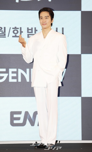 【フォト】ソン・スンホン、これが韓流スターのビジュアル