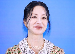 【フォト】オム・ジョンファ、歳月が流れても変わらぬ美しさ