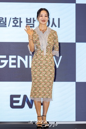 【フォト】オム・ジョンファ、歳月が流れても変わらぬ美しさ