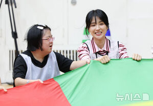 【フォト】パク・ハソン、発達障害のある青少年の体育活動ボランティア