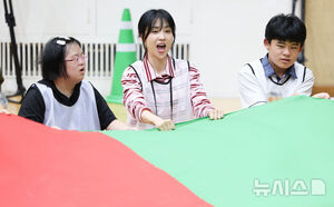 【フォト】パク・ハソン、発達障害のある青少年の体育活動ボランティア