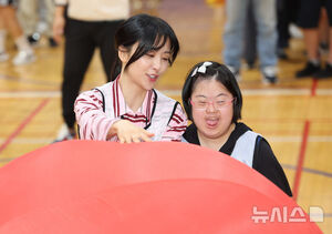 【フォト】パク・ハソン、発達障害のある青少年の体育活動ボランティア