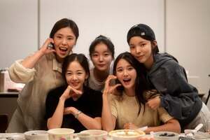 ナム・ボラ、新居に『サニー』共演者らを招待…カン・ソラ&ミン・ヒョリンはいないけど相変わらず仲良し