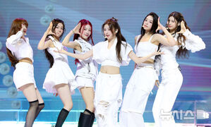 【フォト】「Plot Twist」のステージを繰り広げるAtHeart