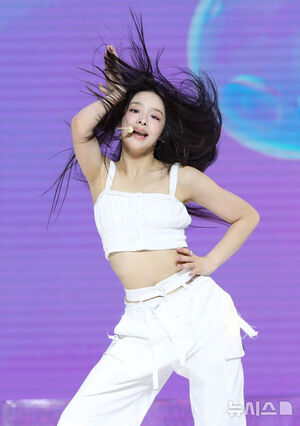 【フォト】「Plot Twist」のステージを繰り広げるAtHeart