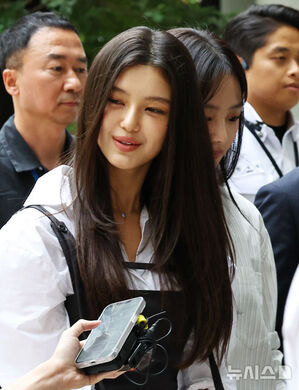 【フォト】専属契約めぐる争いの調停期日迎えたNewJeans…ミンジとダニエルが出席