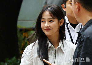 【フォト】専属契約めぐる争いの調停期日迎えたNewJeans…ミンジとダニエルが出席