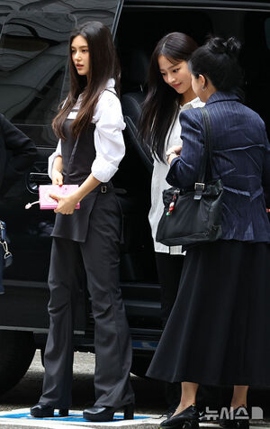 【フォト】専属契約めぐる争いの調停期日迎えたNewJeans…ミンジとダニエルが出席
