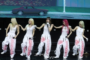 【フォト】YOUNG POSSE、ガールクラッシュな魅力でステージ披露