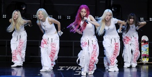 【フォト】YOUNG POSSE、ガールクラッシュな魅力でステージ披露