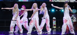 【フォト】YOUNG POSSE、ガールクラッシュな魅力でステージ披露