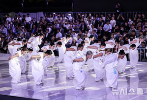 【フォト】「光復80年前夜祭」景福宮でBUMSUPが公演　／ソウル