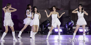 【フォト】「光復80年前夜祭」景福宮でfromis_9が公演　／ソウル