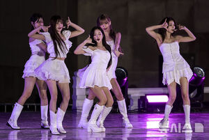 【フォト】「光復80年前夜祭」景福宮でfromis_9が公演　／ソウル