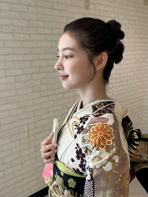 【フォト】NewJeansでデビュー直前に契約解除のハリン、着物姿で人形のようなビジュアル