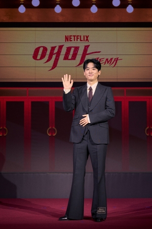 【フォト】パン・ヒョリン、魅力的なほほ笑みに視線集中