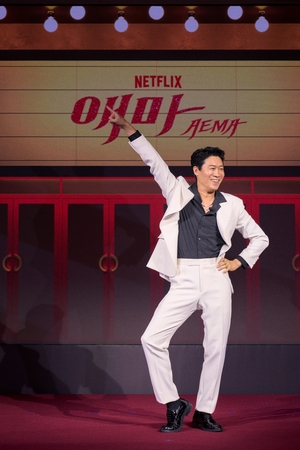 【フォト】チン・ソンギュ、楽しいフォトタイム