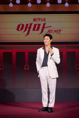 【フォト】チン・ソンギュ、楽しいフォトタイム