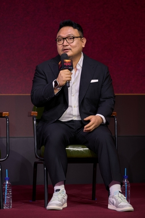 【フォト】イ・ハニ＆パン・ヒョリン＆チン・ソンギュ＆チョ・ヒョンチョル、『エマ』のキャストたち