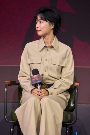 【フォト】イ・ハニ＆パン・ヒョリン＆チン・ソンギュ＆チョ・ヒョンチョル、『エマ』のキャストたち