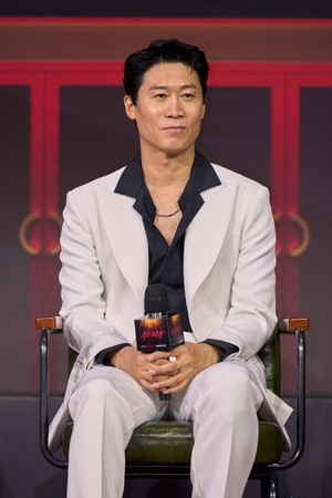 【フォト】イ・ハニ＆パン・ヒョリン＆チン・ソンギュ＆チョ・ヒョンチョル、『エマ』のキャストたち