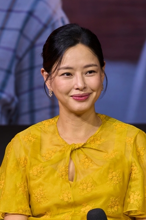 第2子妊娠中のイ・ハニ、『エマ』制作発表会に出席　「出産予定日は来週」