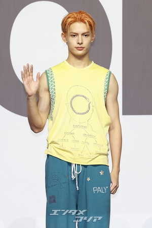 【フォト】CORTISジェームス、茶目っ気あふれるハートのポーズ