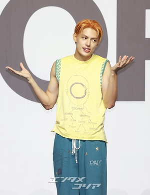 【フォト】CORTISジェームス、茶目っ気あふれるハートのポーズ