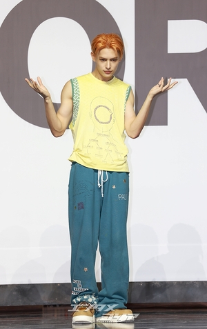 【フォト】CORTISジェームス、茶目っ気あふれるハートのポーズ