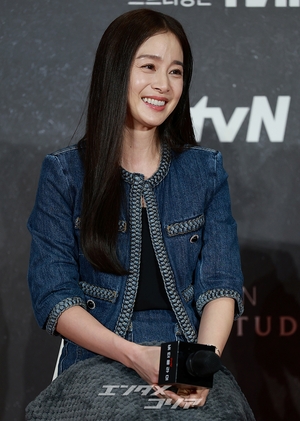 【フォト】ダニエル・デイ・キム＆キム・テヒ「息ピッタリの夫婦役　お楽しみに」