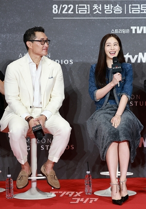 【フォト】ダニエル・デイ・キム＆キム・テヒ「息ピッタリの夫婦役　お楽しみに」