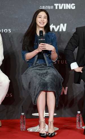 【フォト】ダニエル・デイ・キム＆キム・テヒ「息ピッタリの夫婦役　お楽しみに」