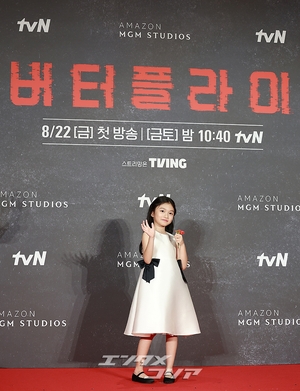 【フォト】子役キム・ナユン　まるで花を持った妖精…「『バタフライ』で会いましょう」