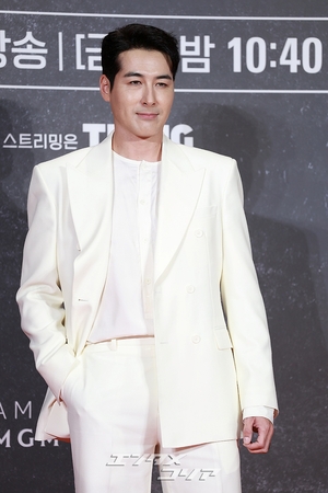 【フォト】ショーン・リチャード「まぶしいホワイト・ジェントルマン」