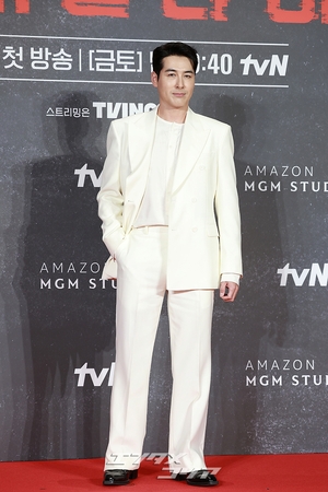 【フォト】ショーン・リチャード「まぶしいホワイト・ジェントルマン」