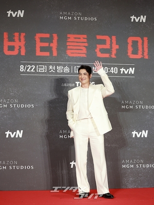 【フォト】ショーン・リチャード「まぶしいホワイト・ジェントルマン」