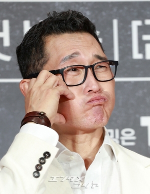 【フォト】ダニエル・デイ・キム　おしゃれな白スーツの着こなし